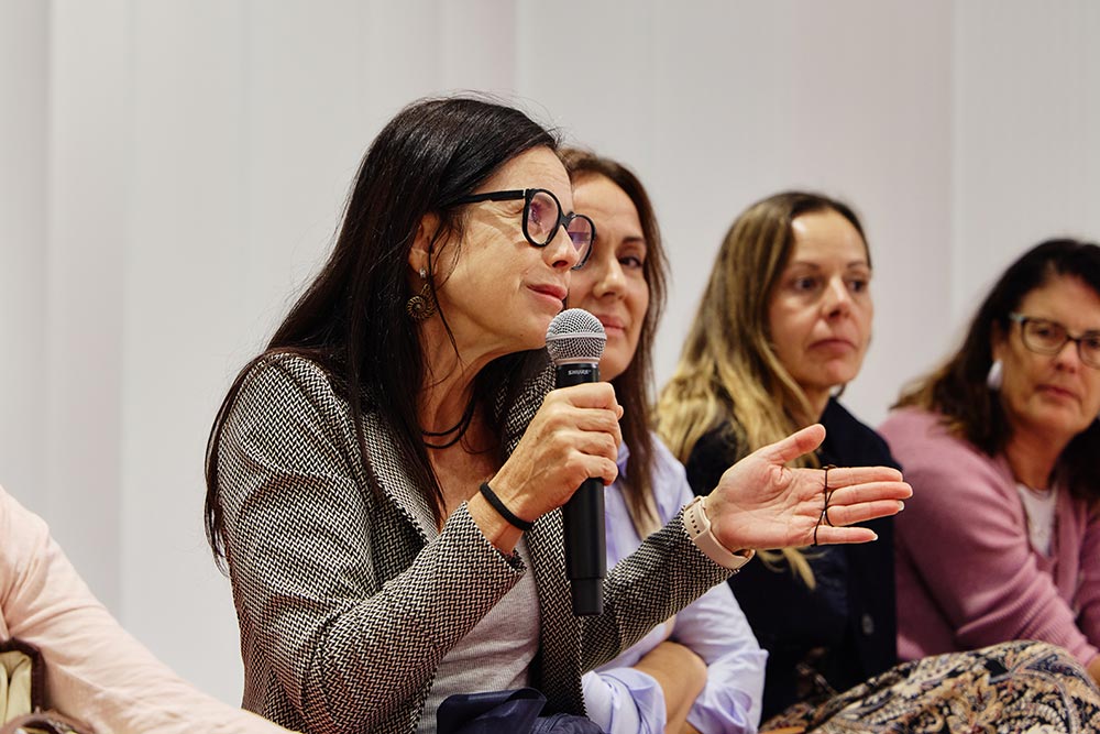 Participamos en la mesa redonda “Juntas, más allá del cáncer de mama”